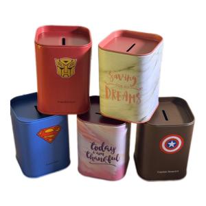 حصالة معدنية بتصاميم متنوعة ، شخصيات وأقوال