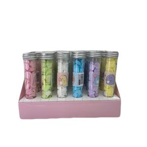 صابون معطر مضغوط بأشكال قلوب ودوائر صغيرة في علب أنبوبية