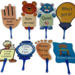 اشارات ولوحات تعليمية توجيهية للطلاب بالعربي والانجليزي ، لوحات توجيه الطلاب ، مسكات باليد تنظيمية للصف