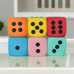 حجر النرد بألوان مختلفة، أحجار النرد